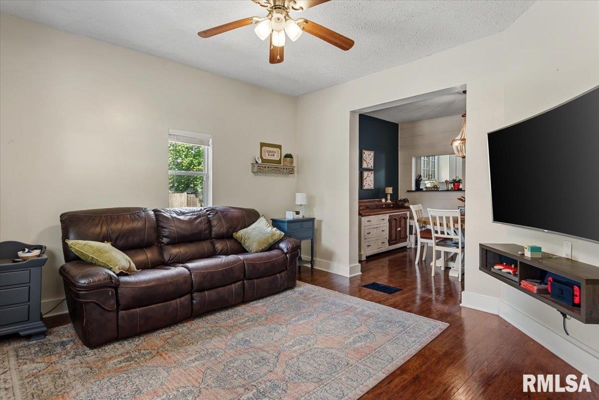 700 S English Avenue