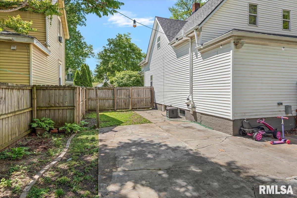 700 S English Avenue
