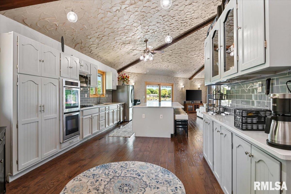 825 POPLAR Drive