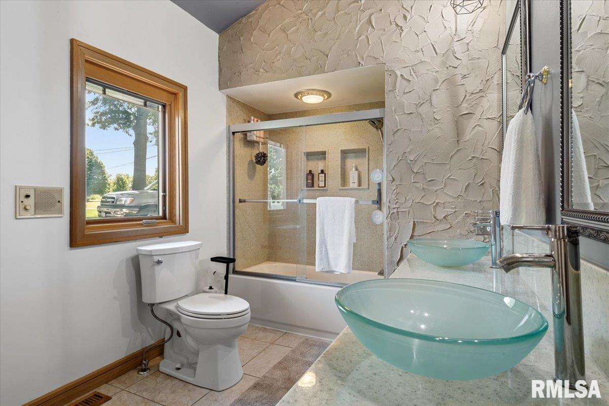 825 POPLAR Drive