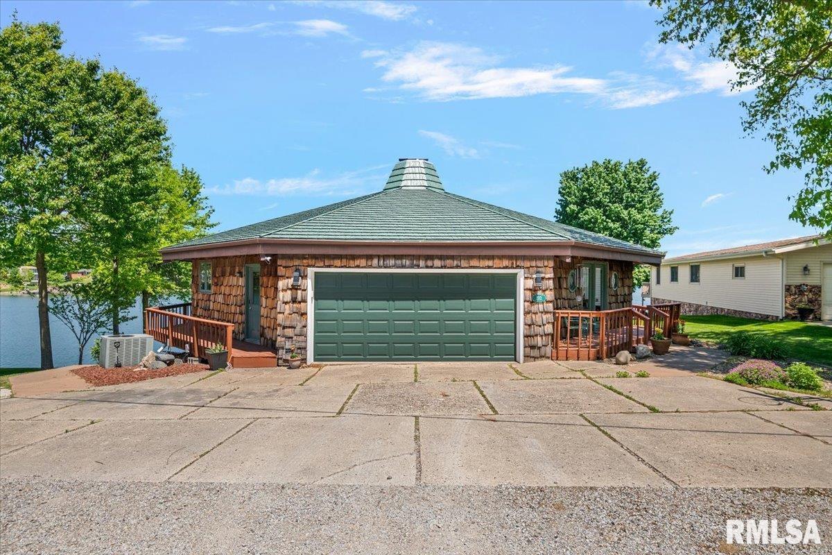 825 POPLAR Drive