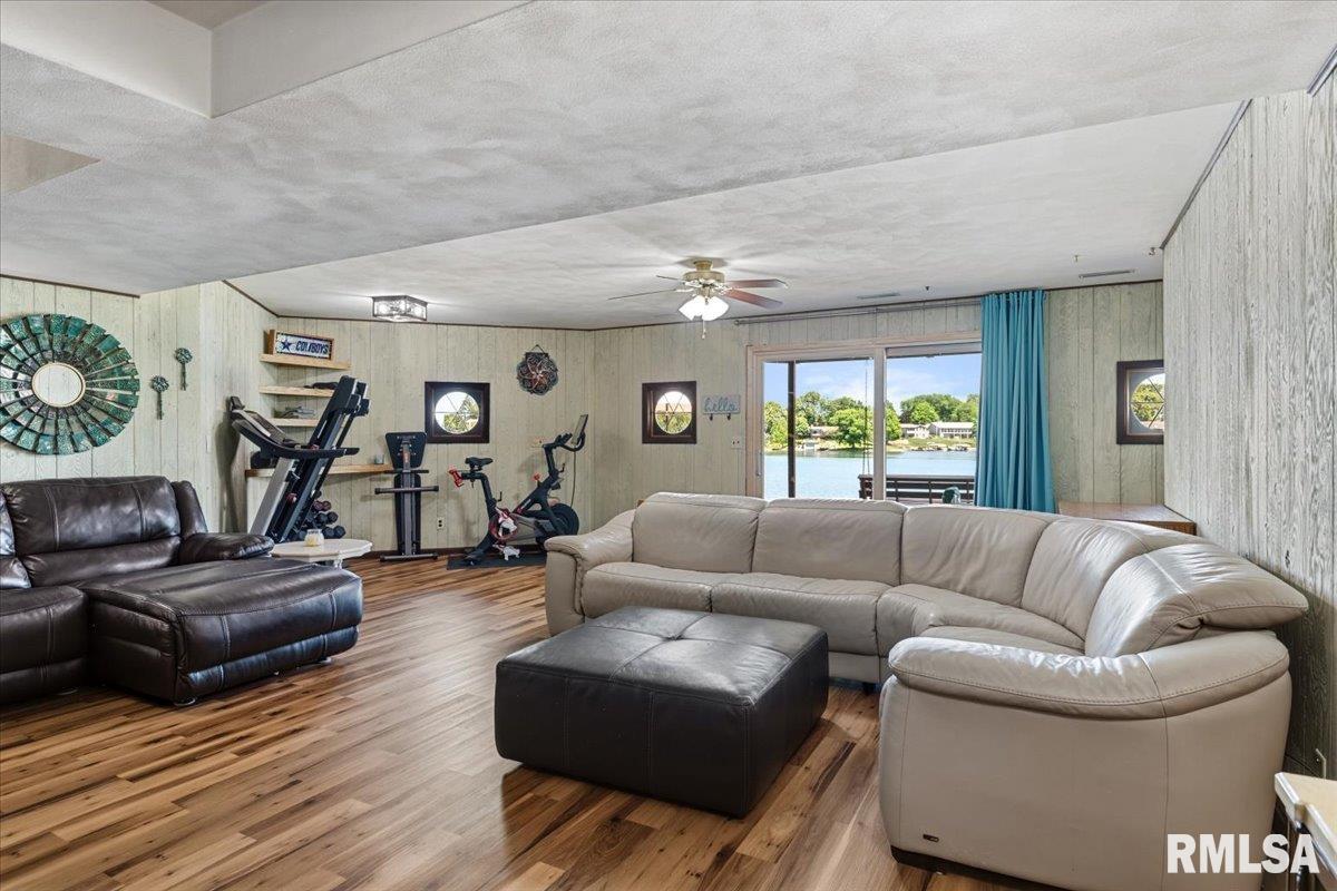 825 POPLAR Drive