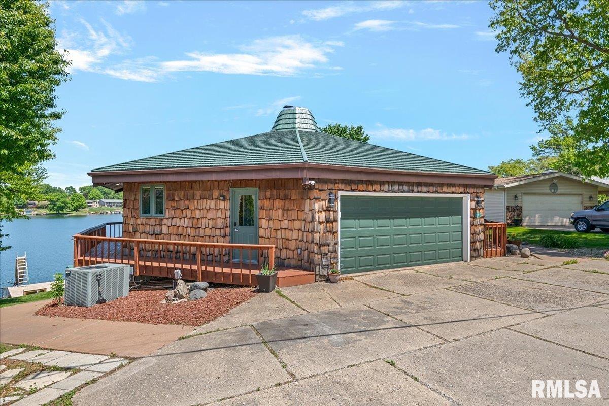 825 POPLAR Drive
