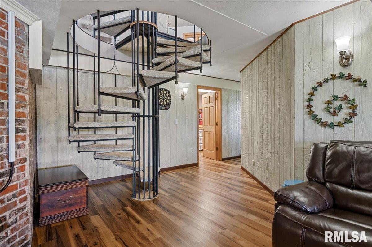 825 POPLAR Drive