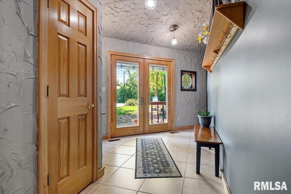 825 POPLAR Drive