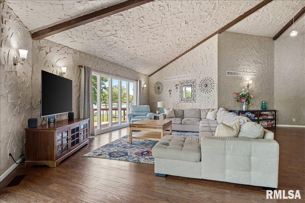 825 POPLAR Drive