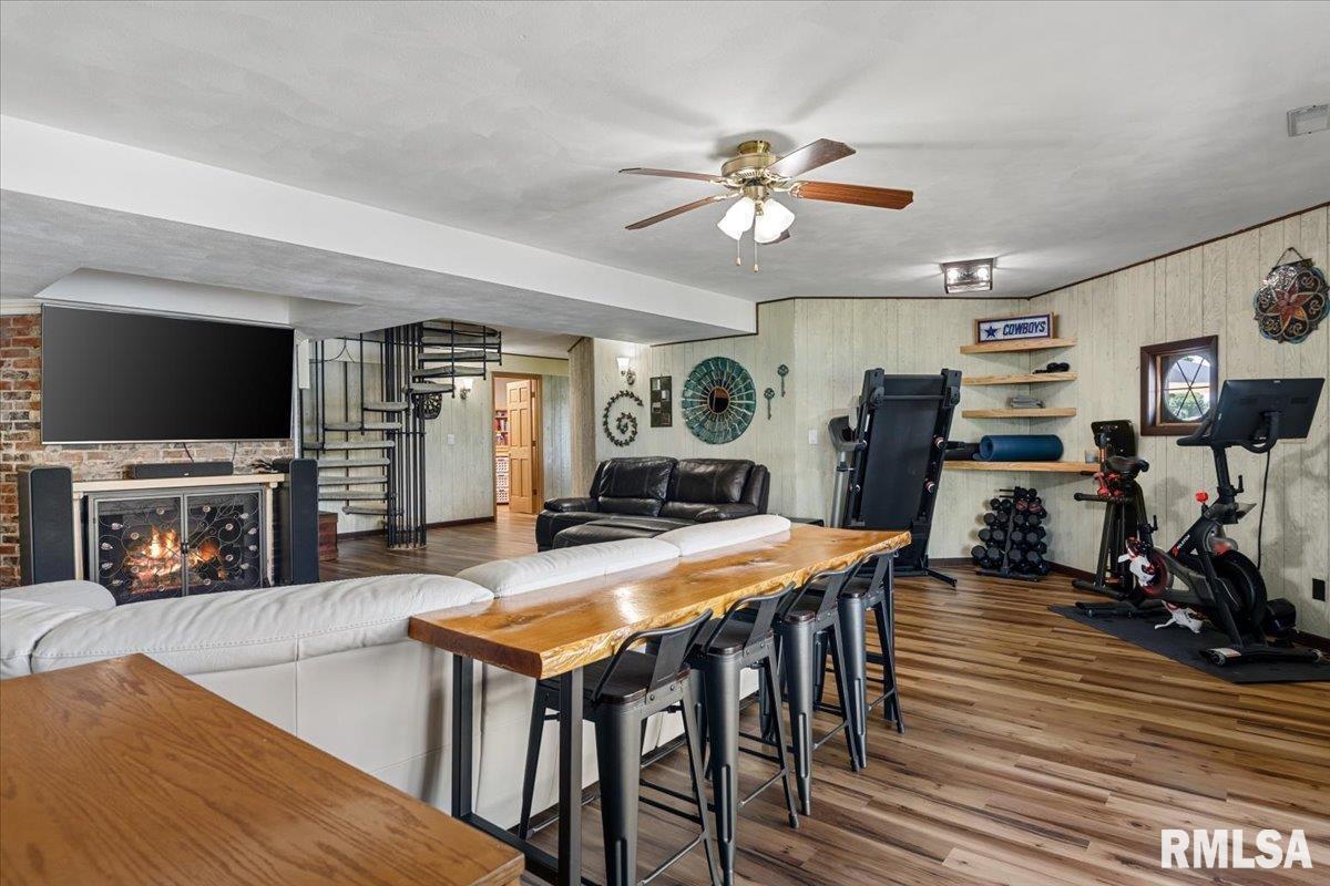 825 POPLAR Drive