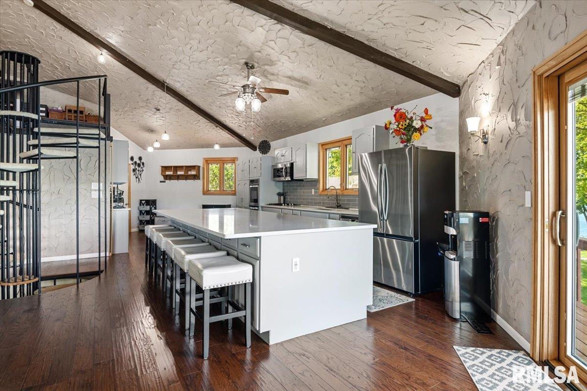 825 POPLAR Drive