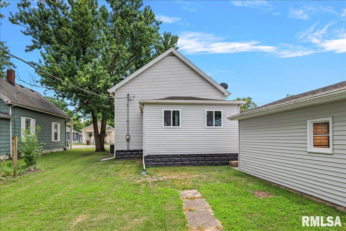 608 W MAPLE Street