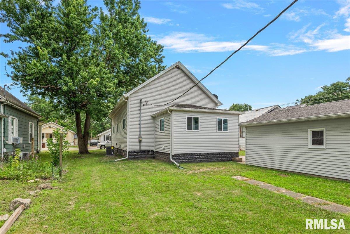 608 W MAPLE Street