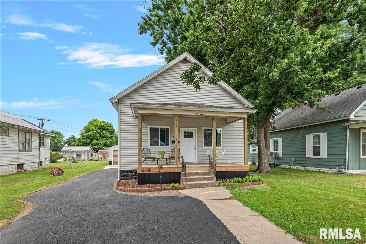 608 W MAPLE Street