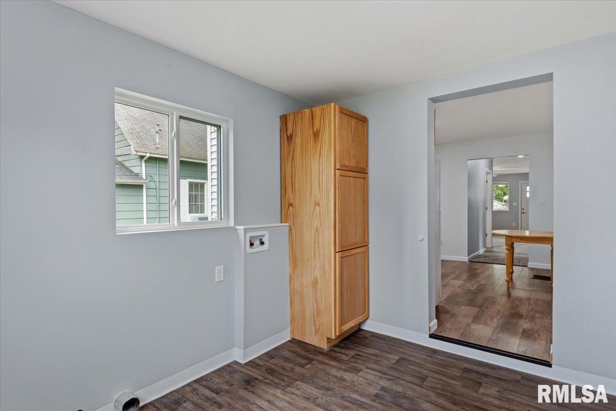 608 W MAPLE Street