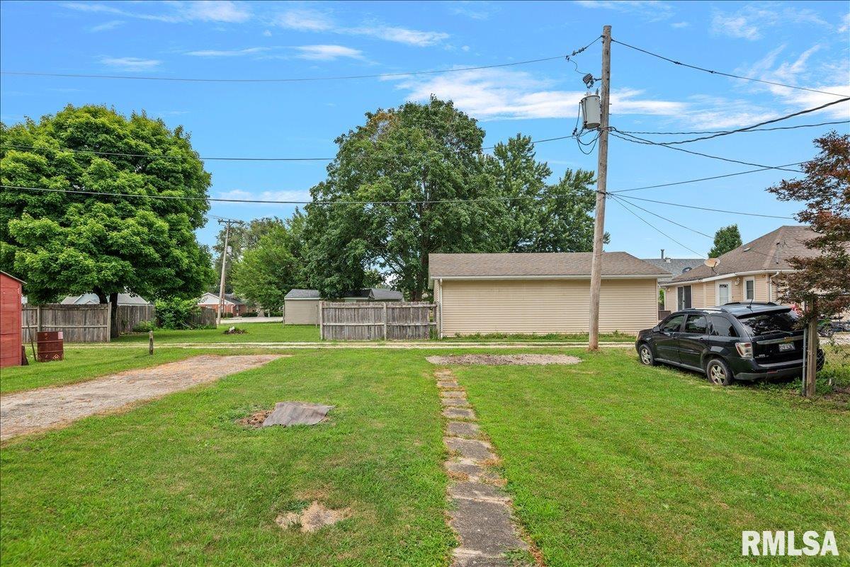 608 W MAPLE Street