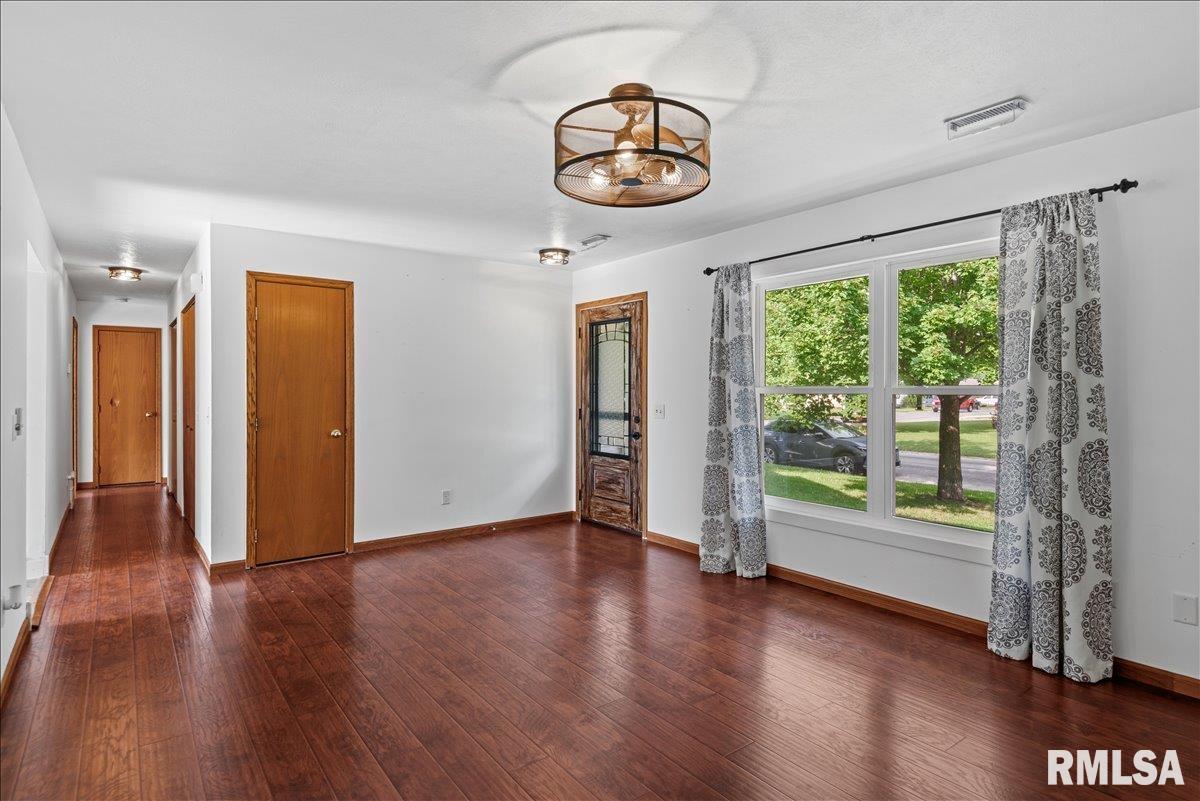 401 N Violet Drive