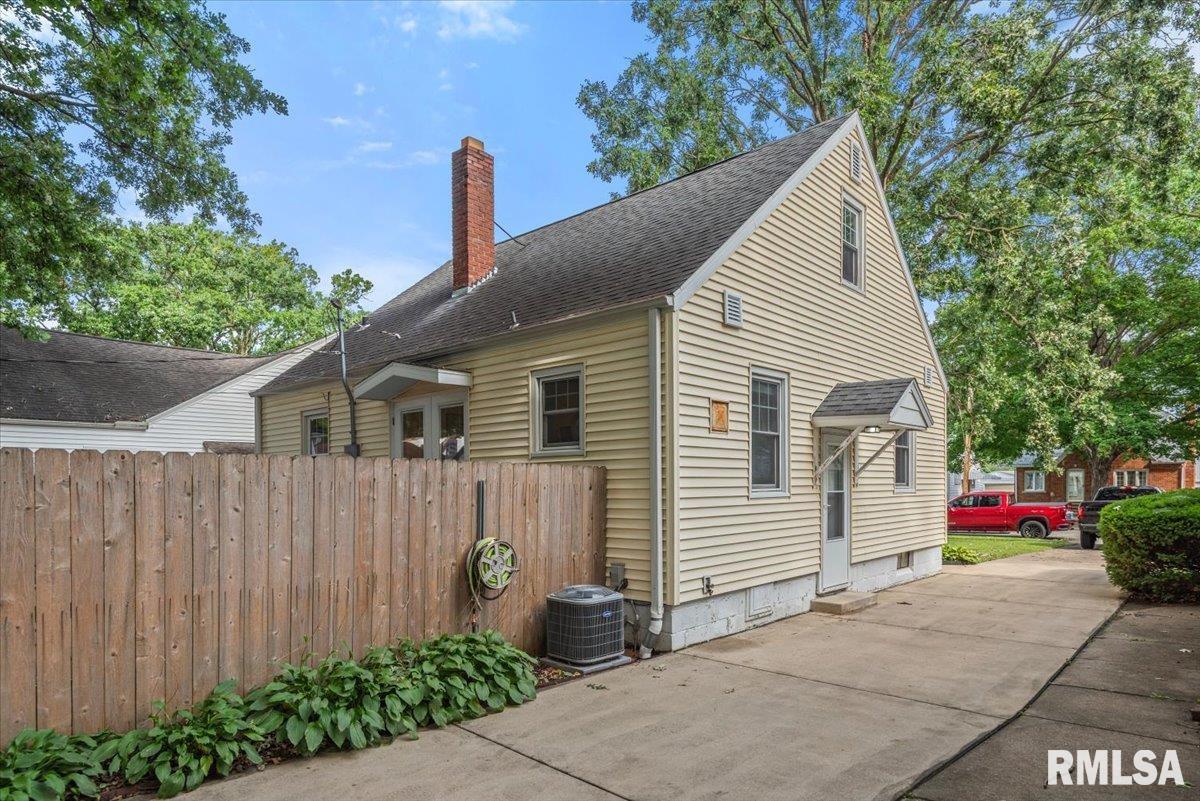 1516 W JACKSON Street
