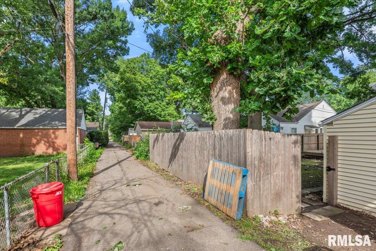 1516 W JACKSON Street