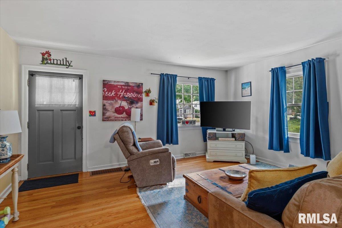 1516 W JACKSON Street