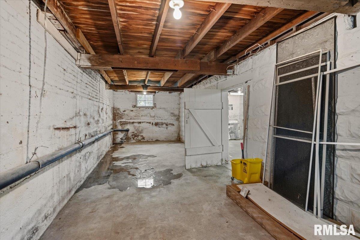 115 S OAK Street