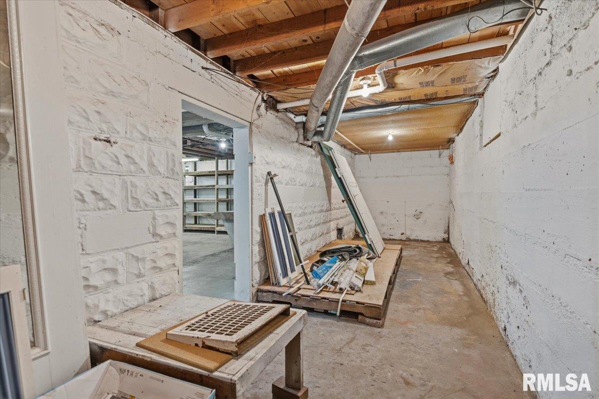 115 S OAK Street