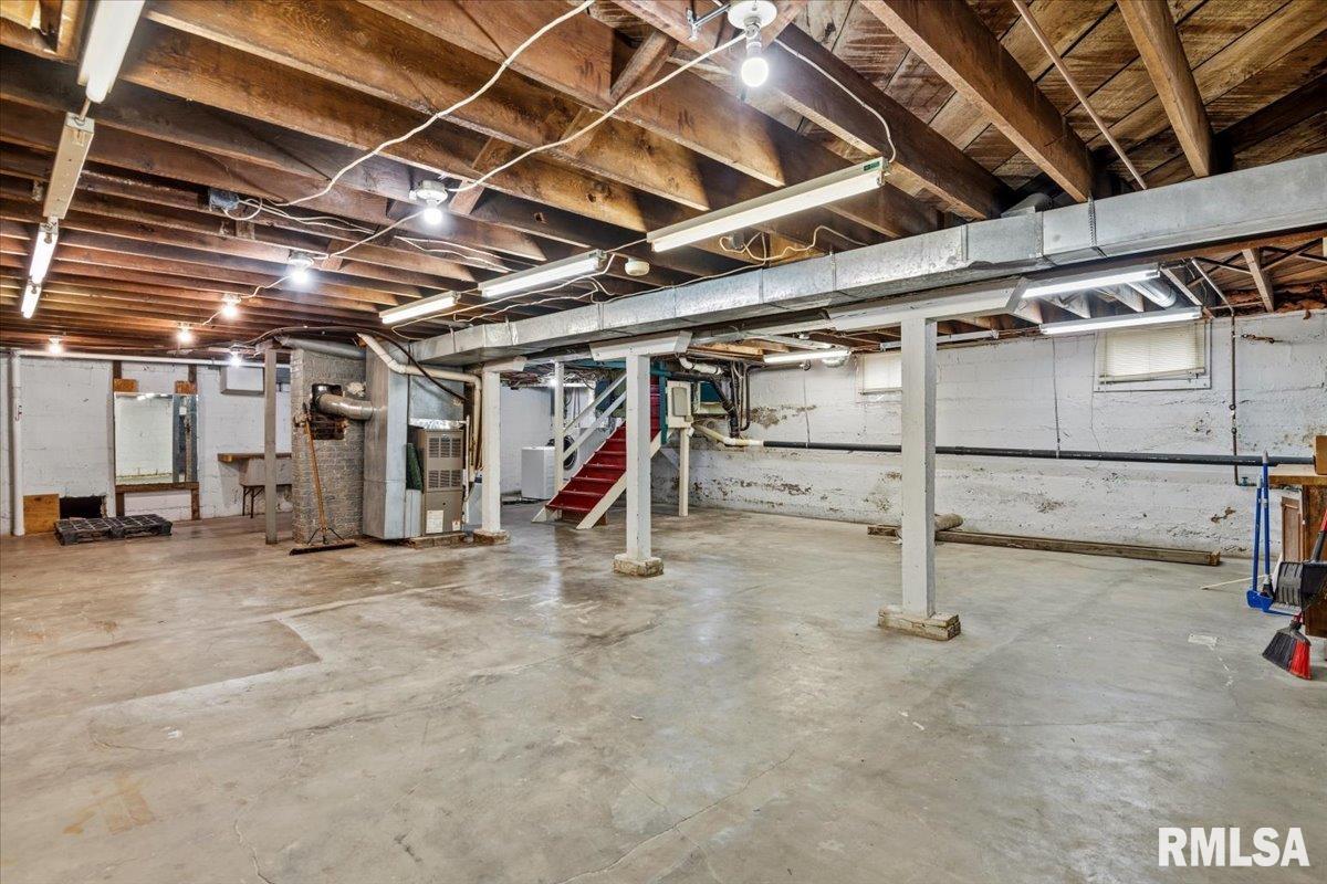 115 S OAK Street