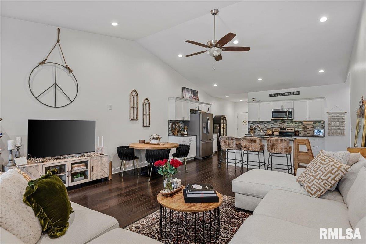 302 Harbor Point Place