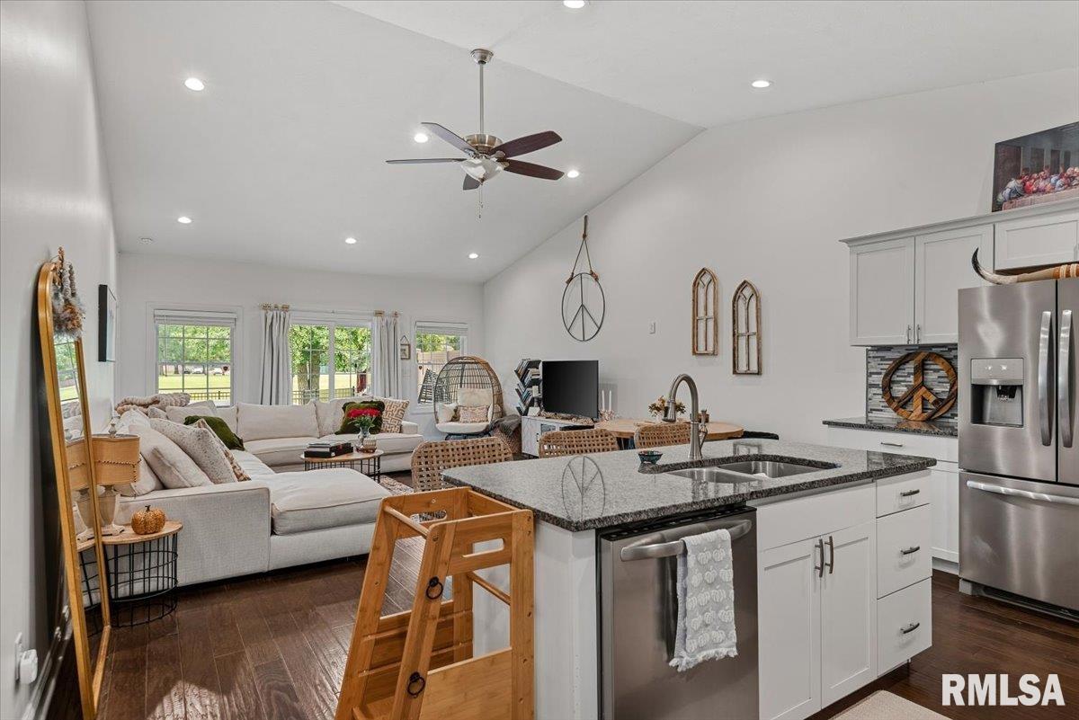 302 Harbor Point Place