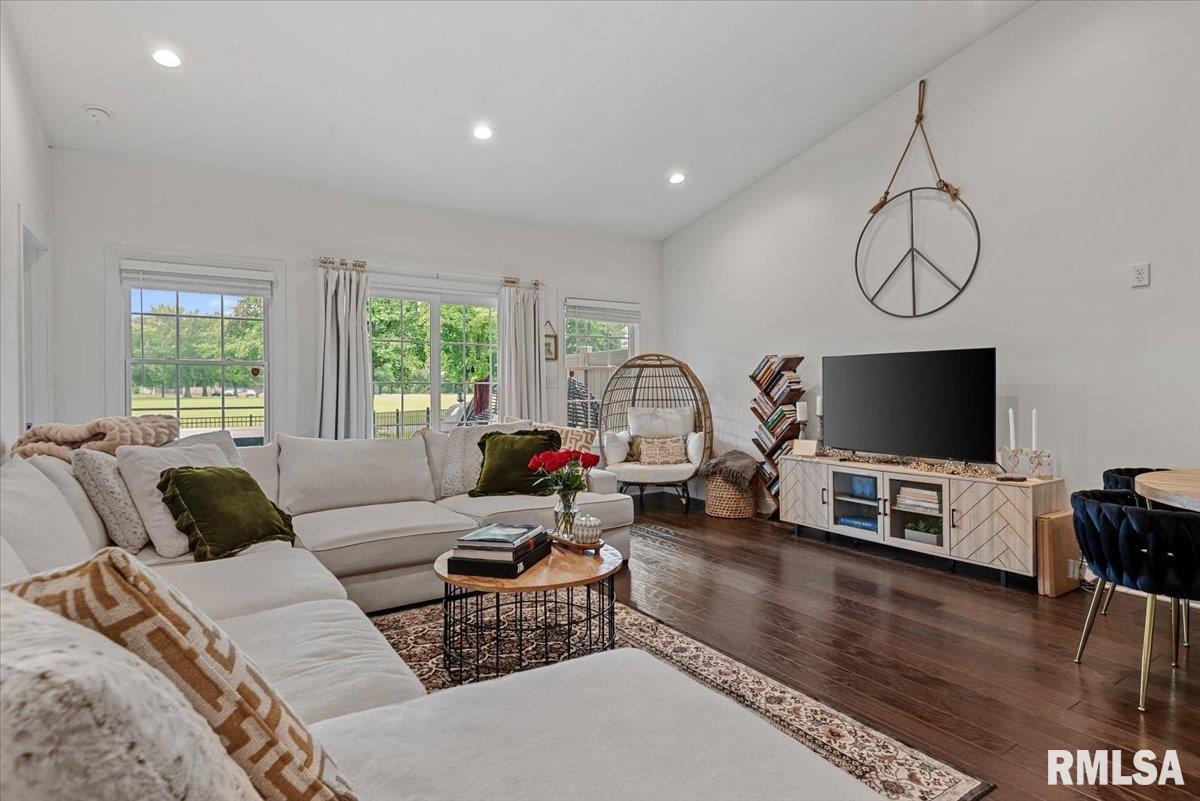 302 Harbor Point Place