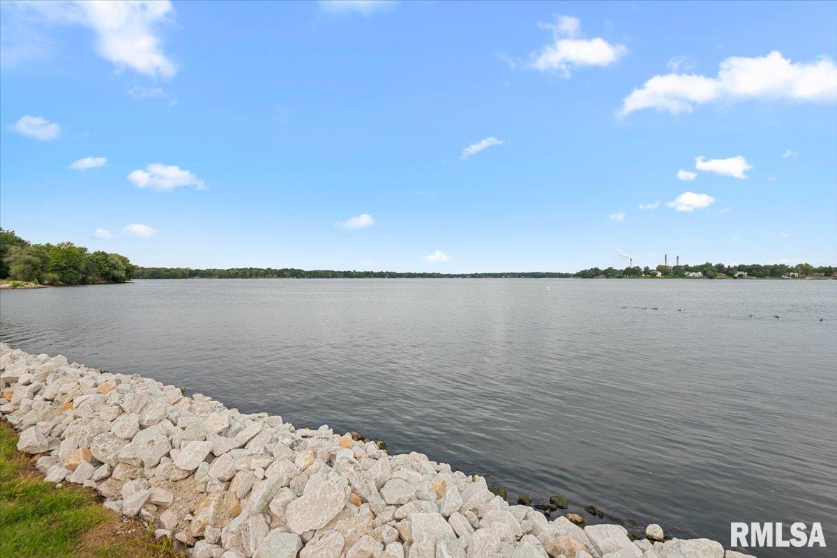 302 Harbor Point Place