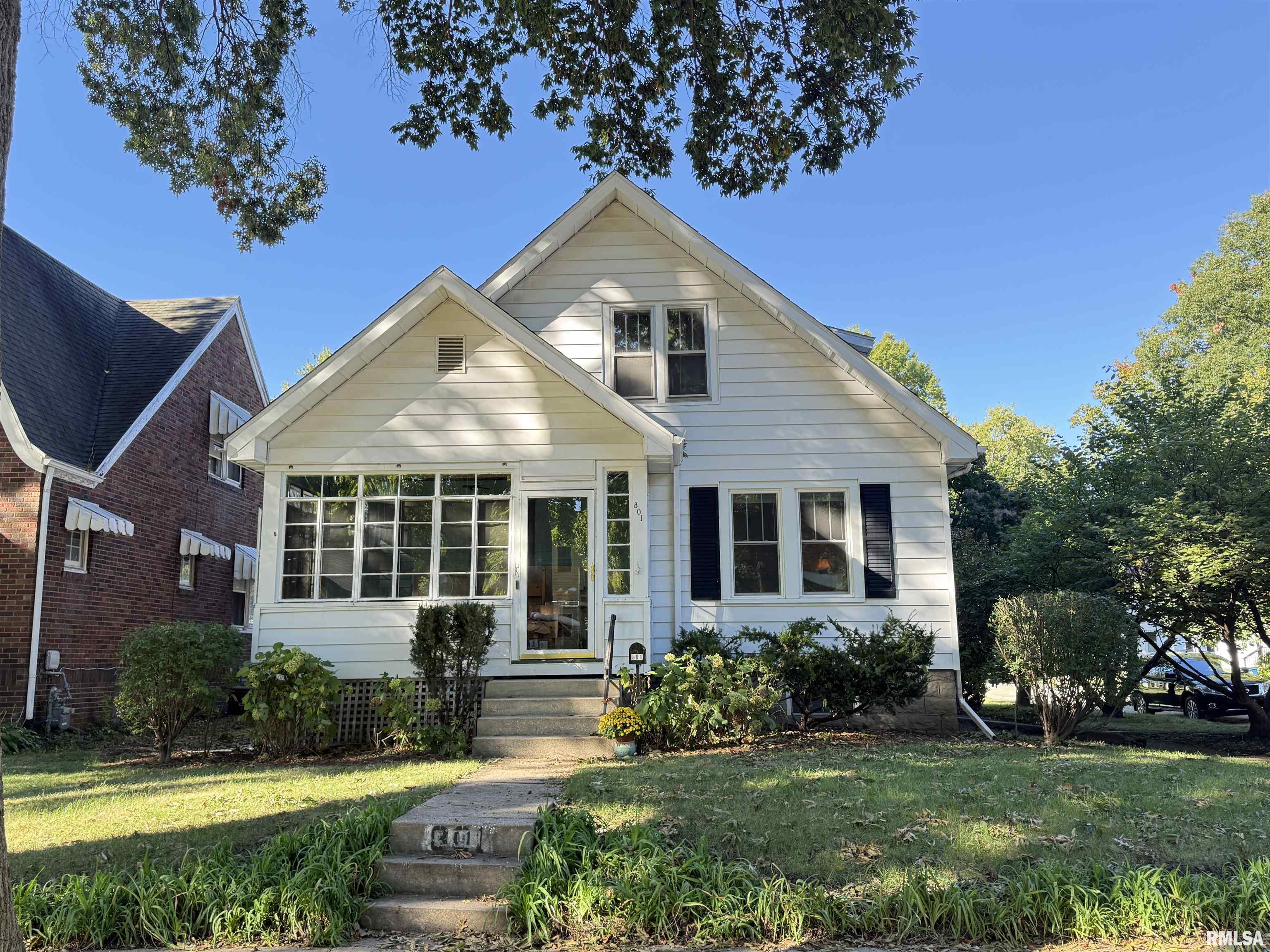 801 W MONROE Street
