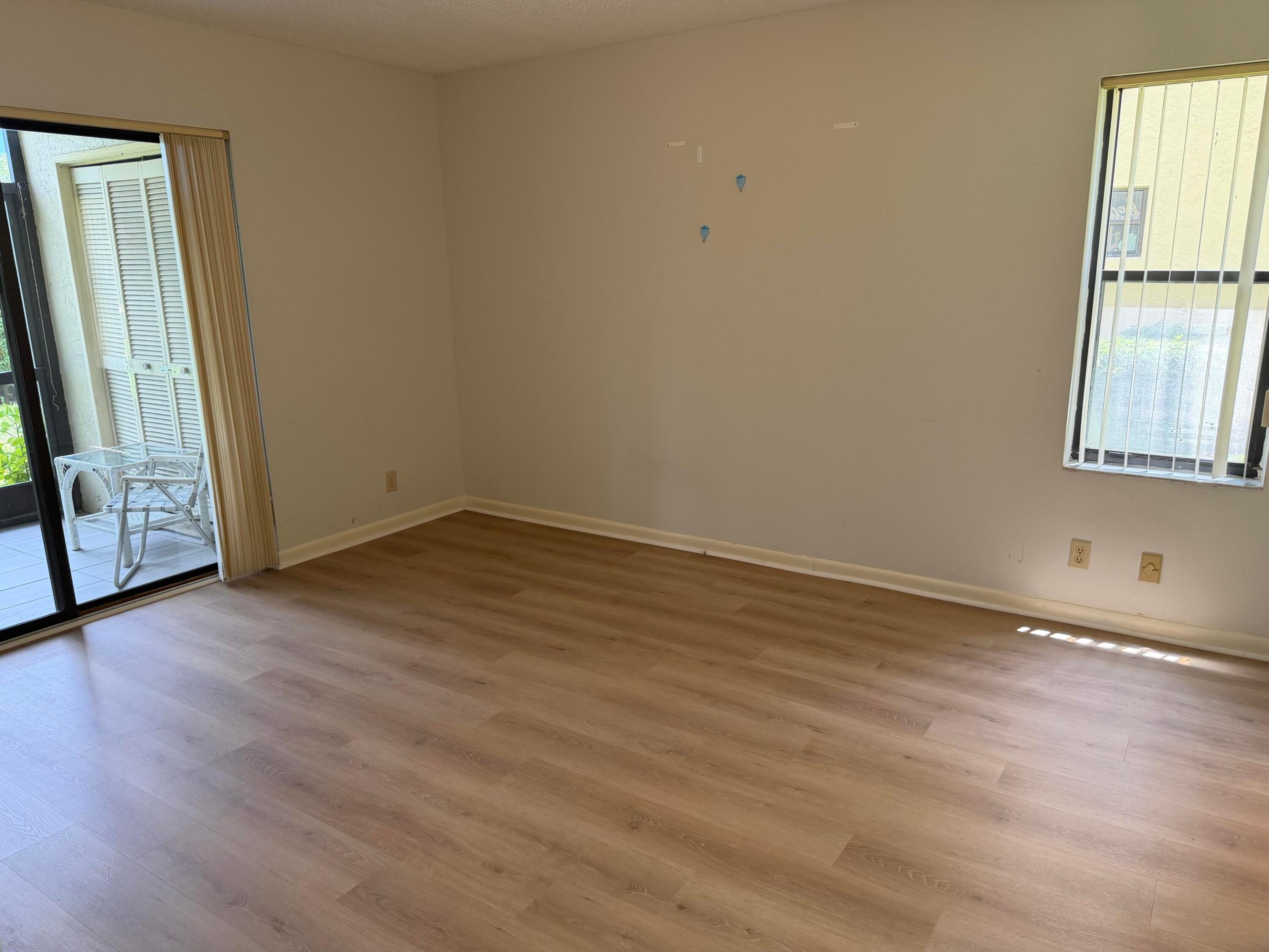 4692 Lucerne Lakes Boulevard E 106