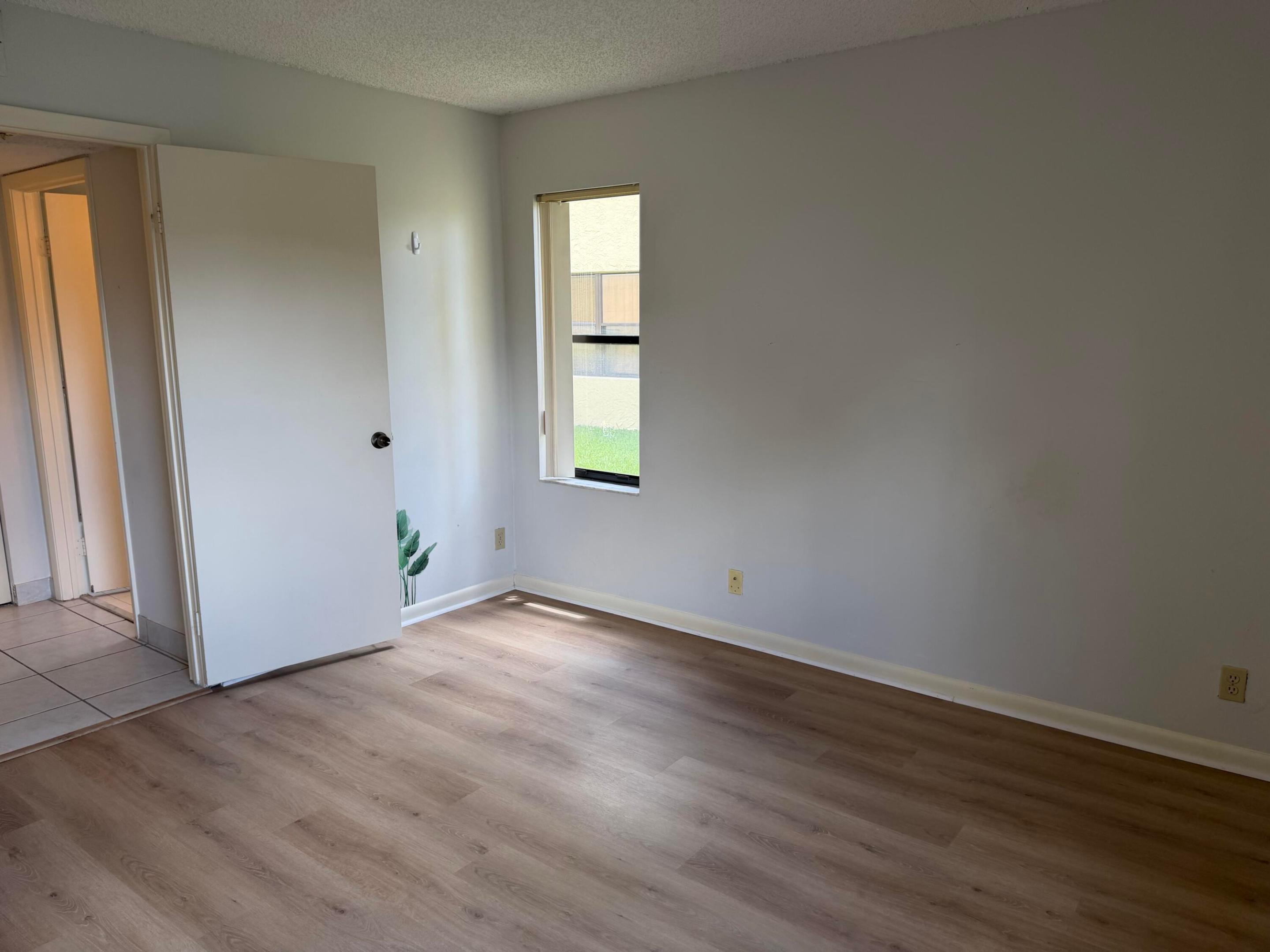 4692 Lucerne Lakes Boulevard E 106