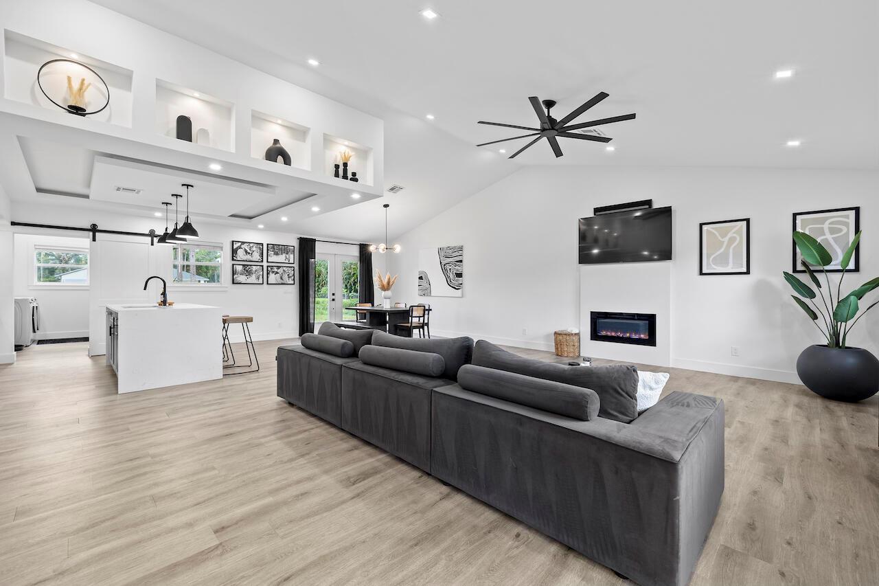 14566 Temple Boulevard