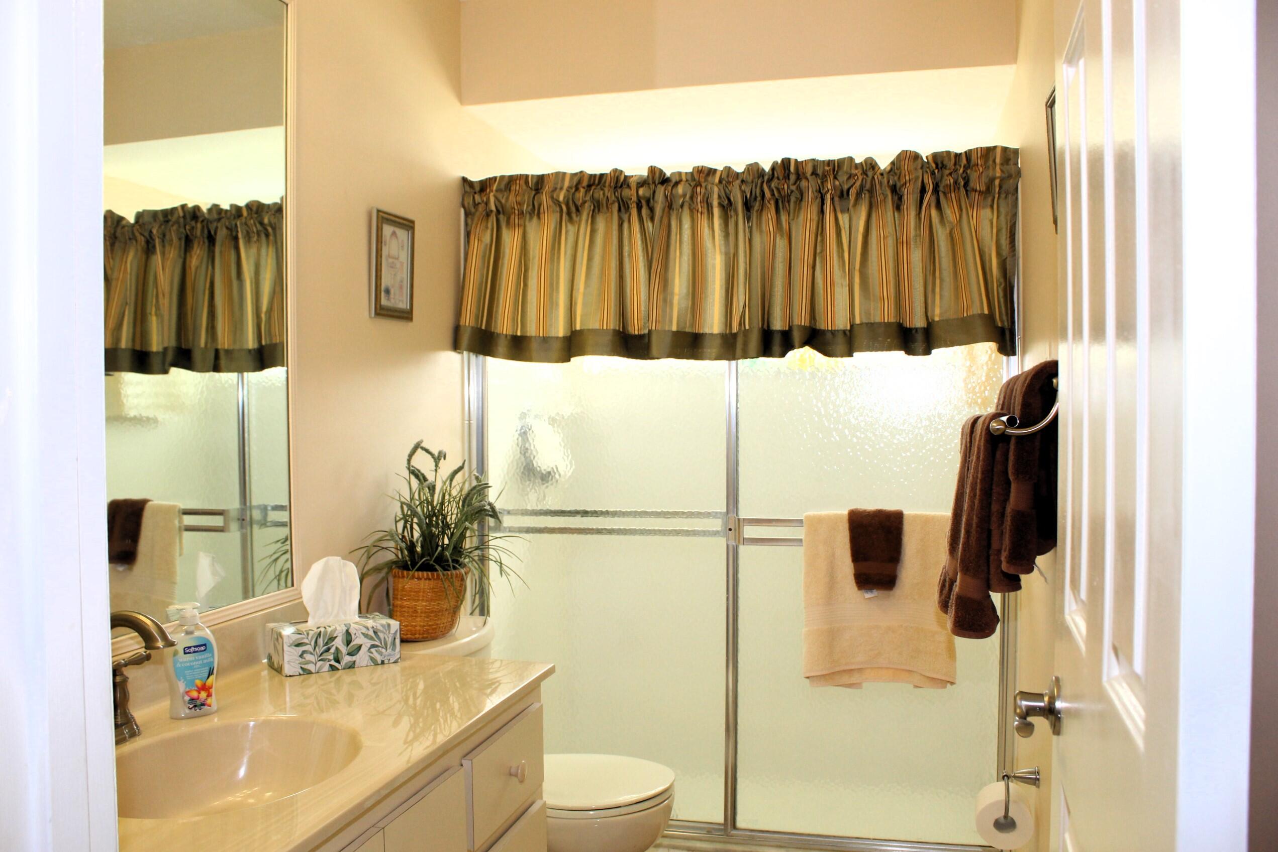 2241 SE Leithgow Street