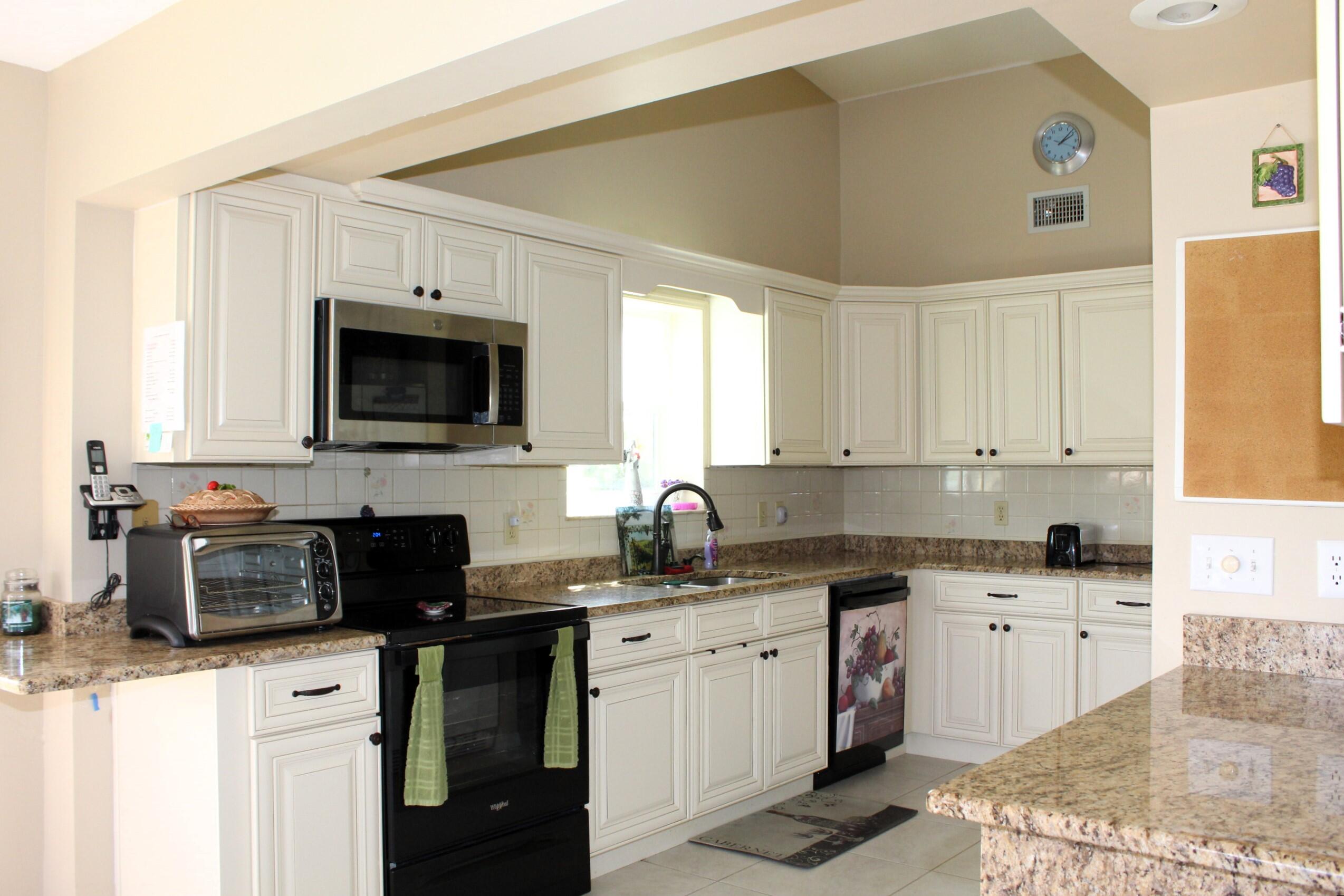 2241 SE Leithgow Street