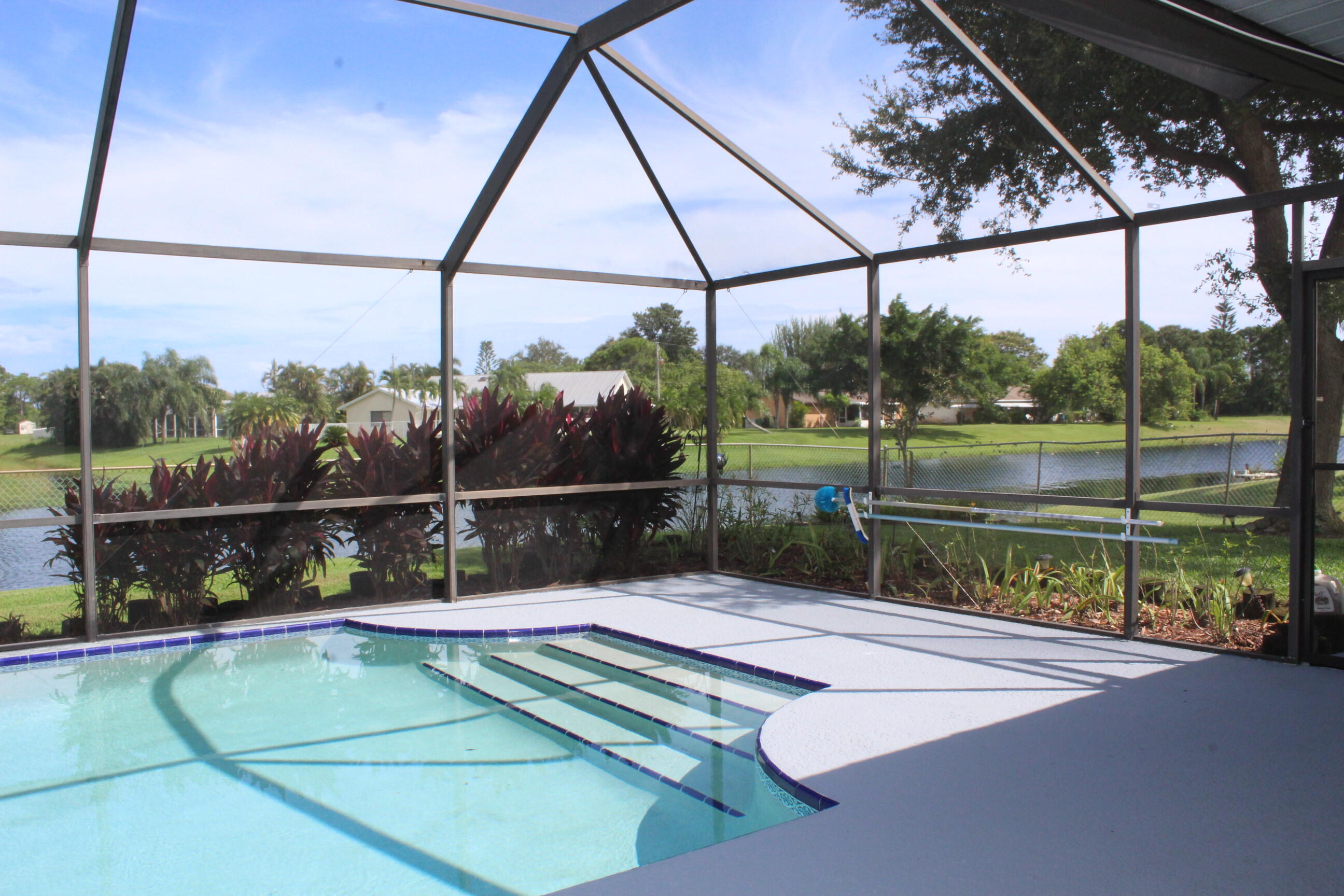 2241 SE Leithgow Street