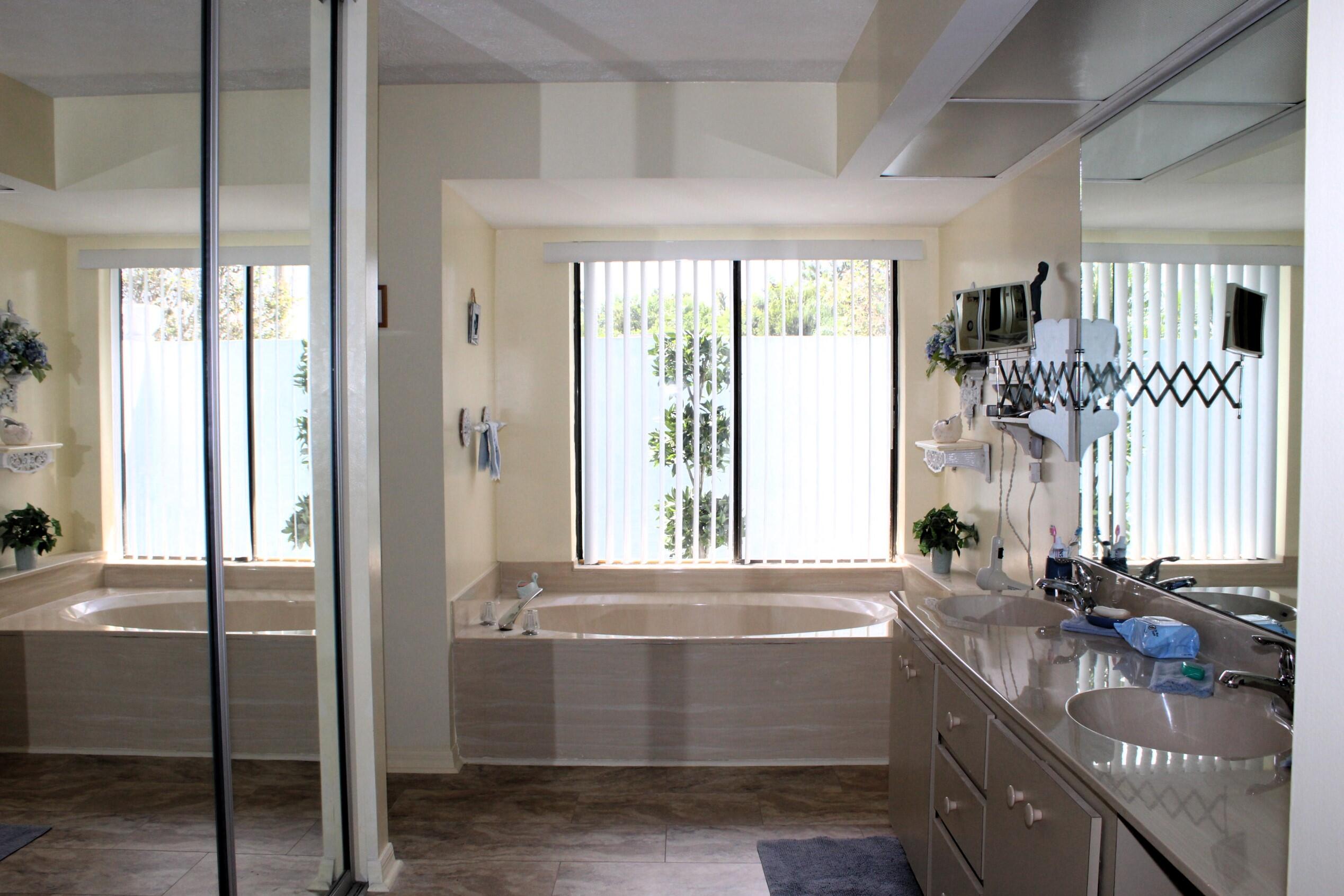 2241 SE Leithgow Street