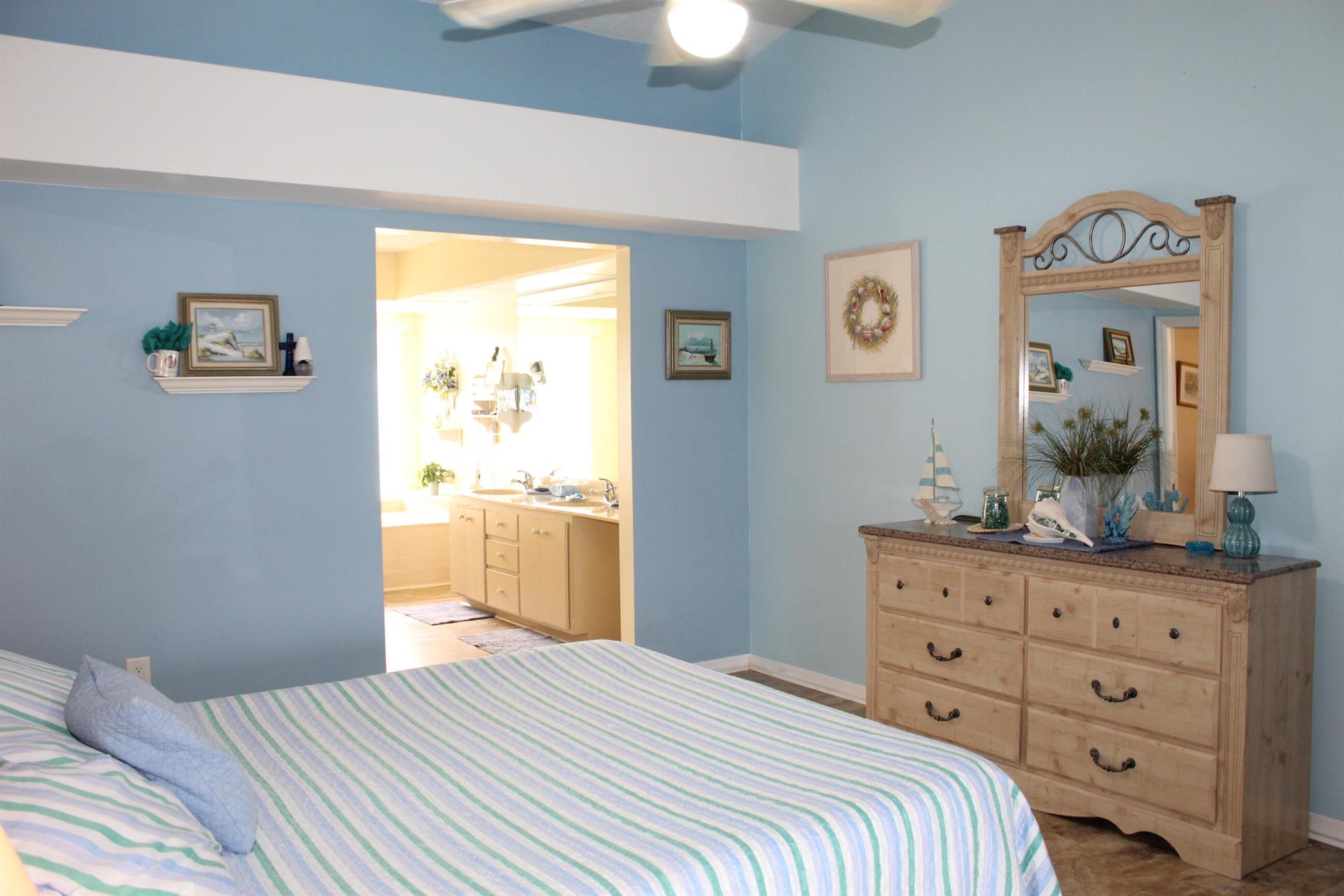 2241 SE Leithgow Street