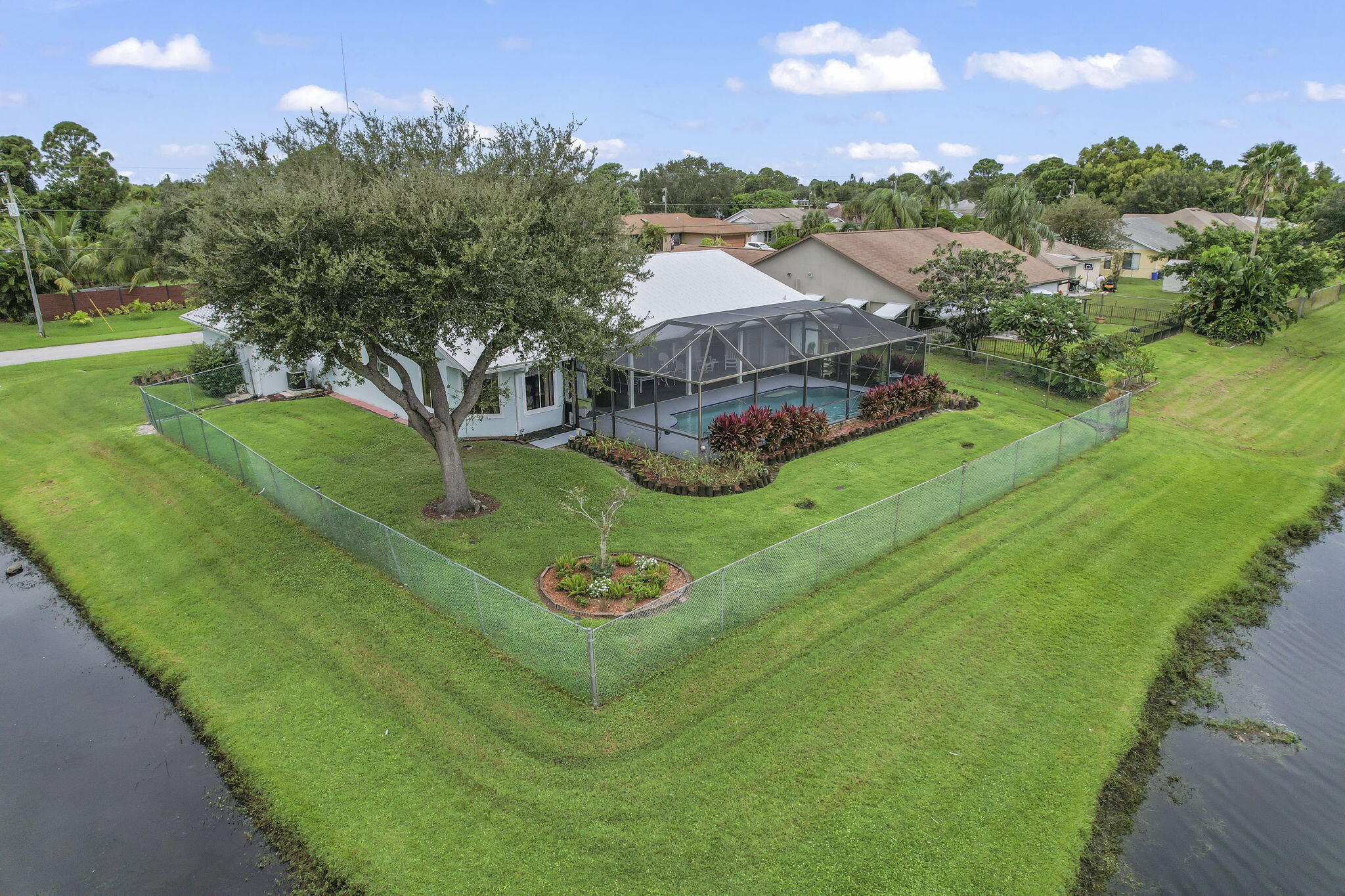 2241 SE Leithgow Street