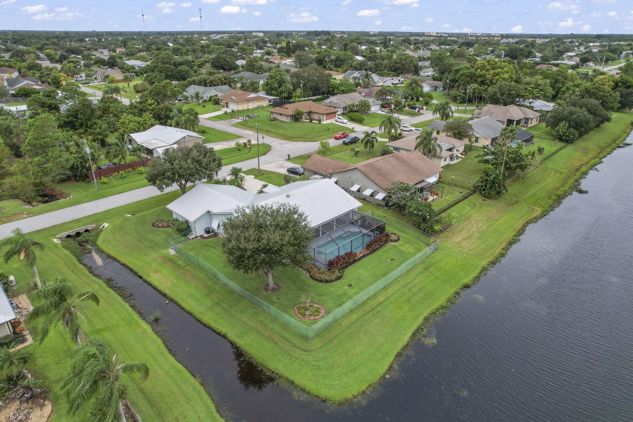 2241 SE Leithgow Street