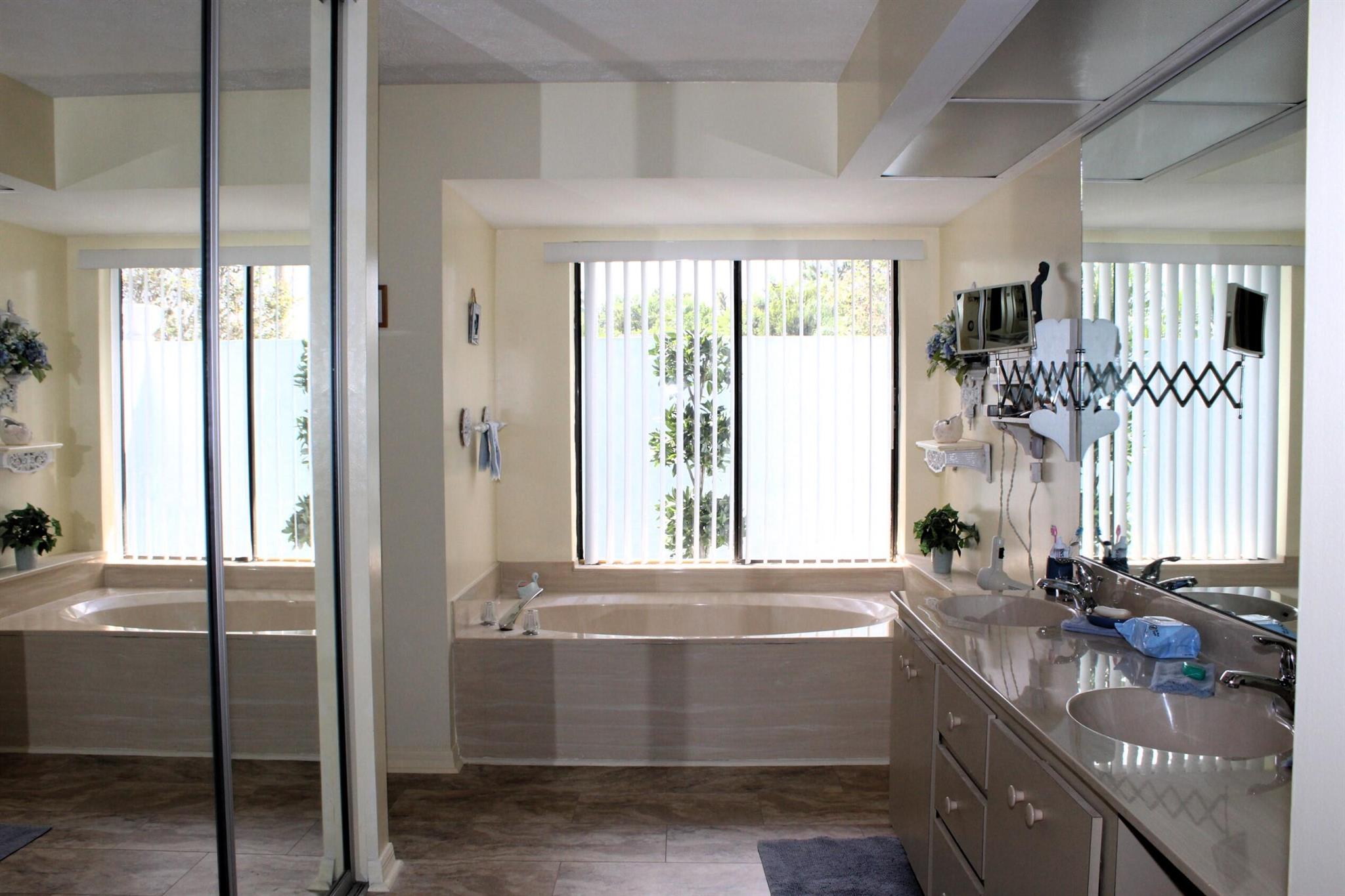 2241 SE Leithgow Street