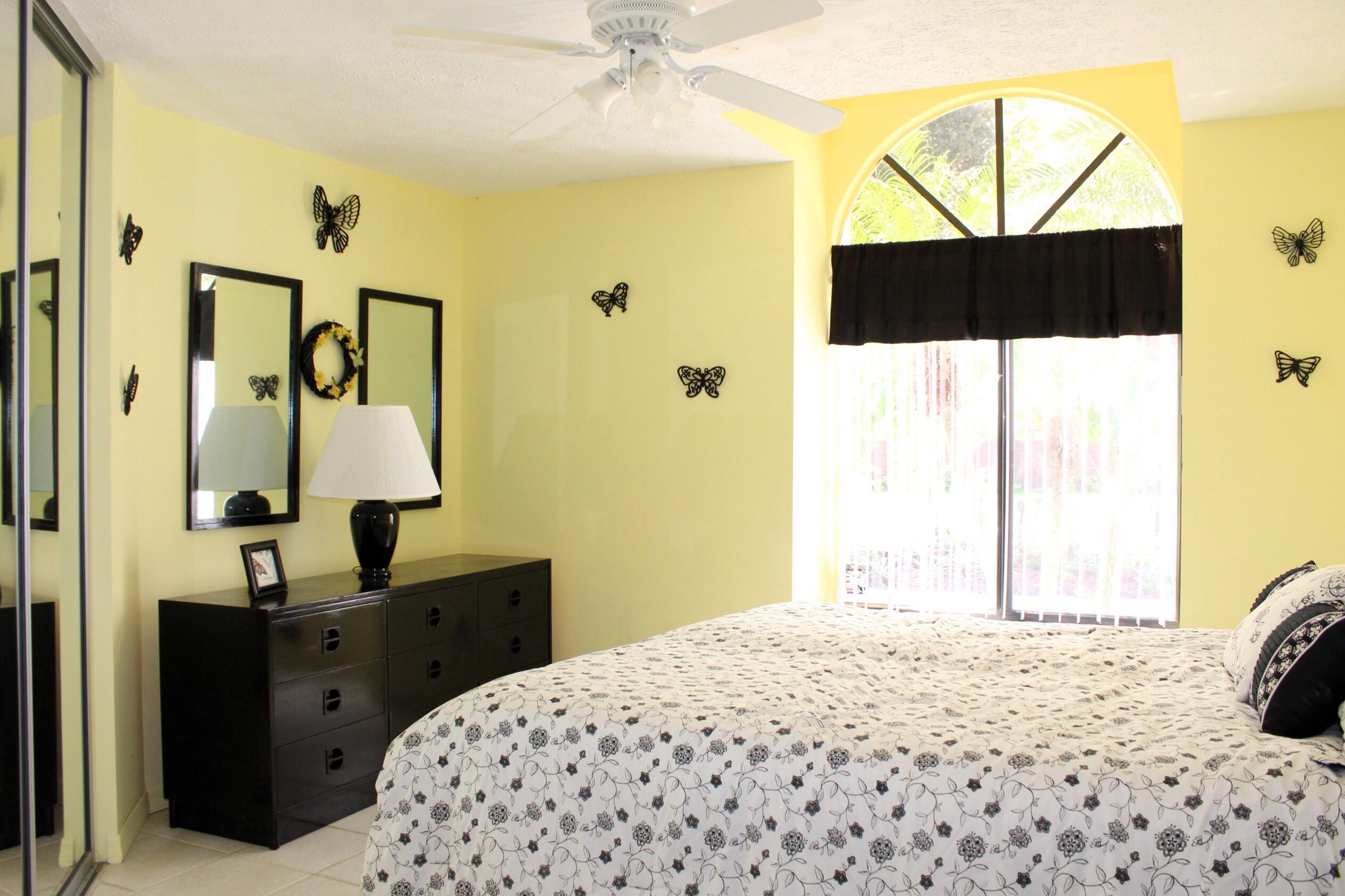 2241 SE Leithgow Street