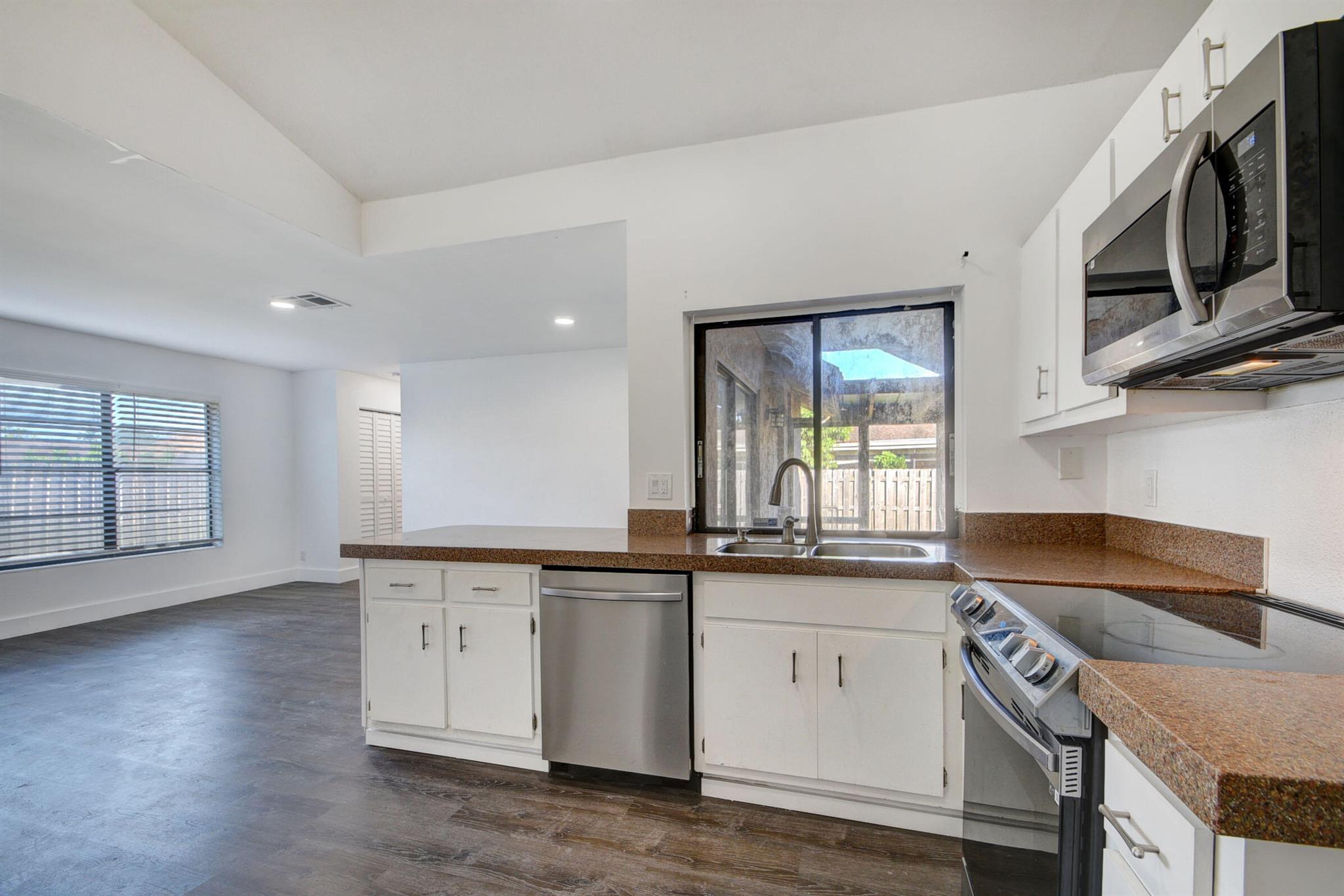 8235 Whitewood Cove E