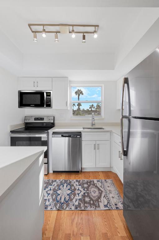 2823 Crosley Drive W K