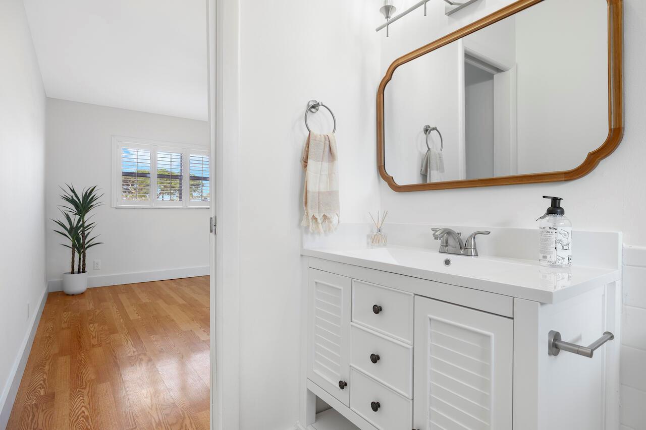 2823 Crosley Drive W K