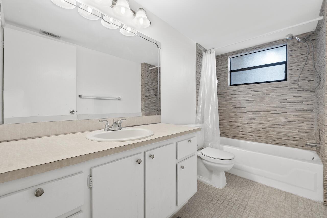 4700 Lucerne Lakes Boulevard W 204