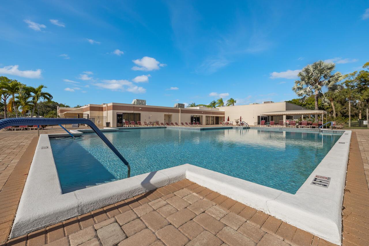 4700 Lucerne Lakes Boulevard W 204