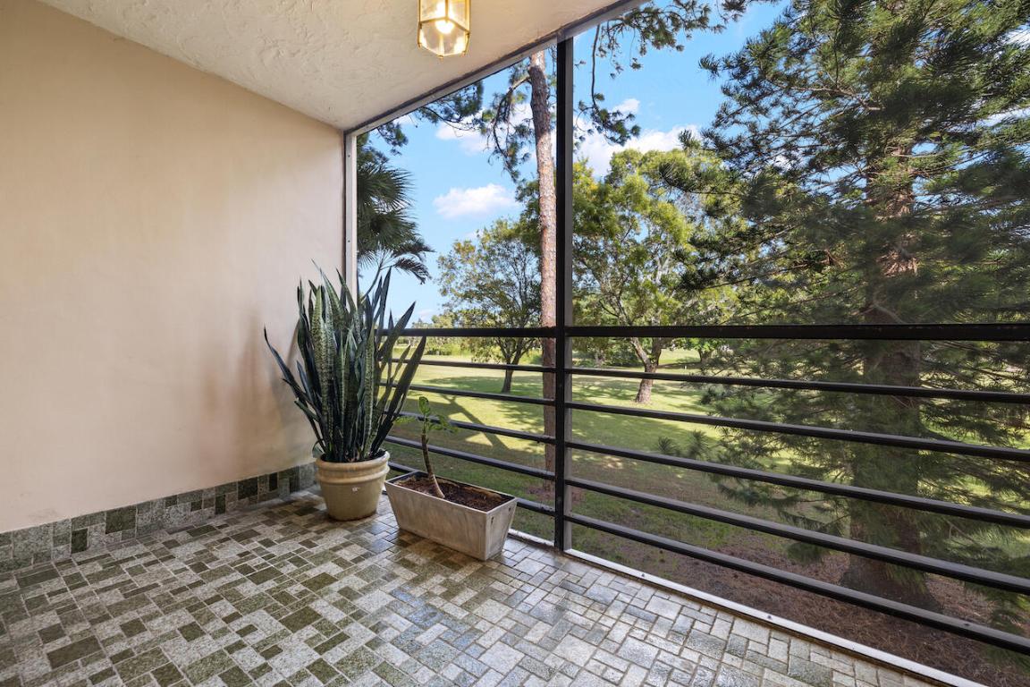 4700 Lucerne Lakes Boulevard W 204