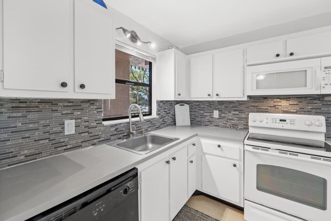 4700 Lucerne Lakes Boulevard W 204