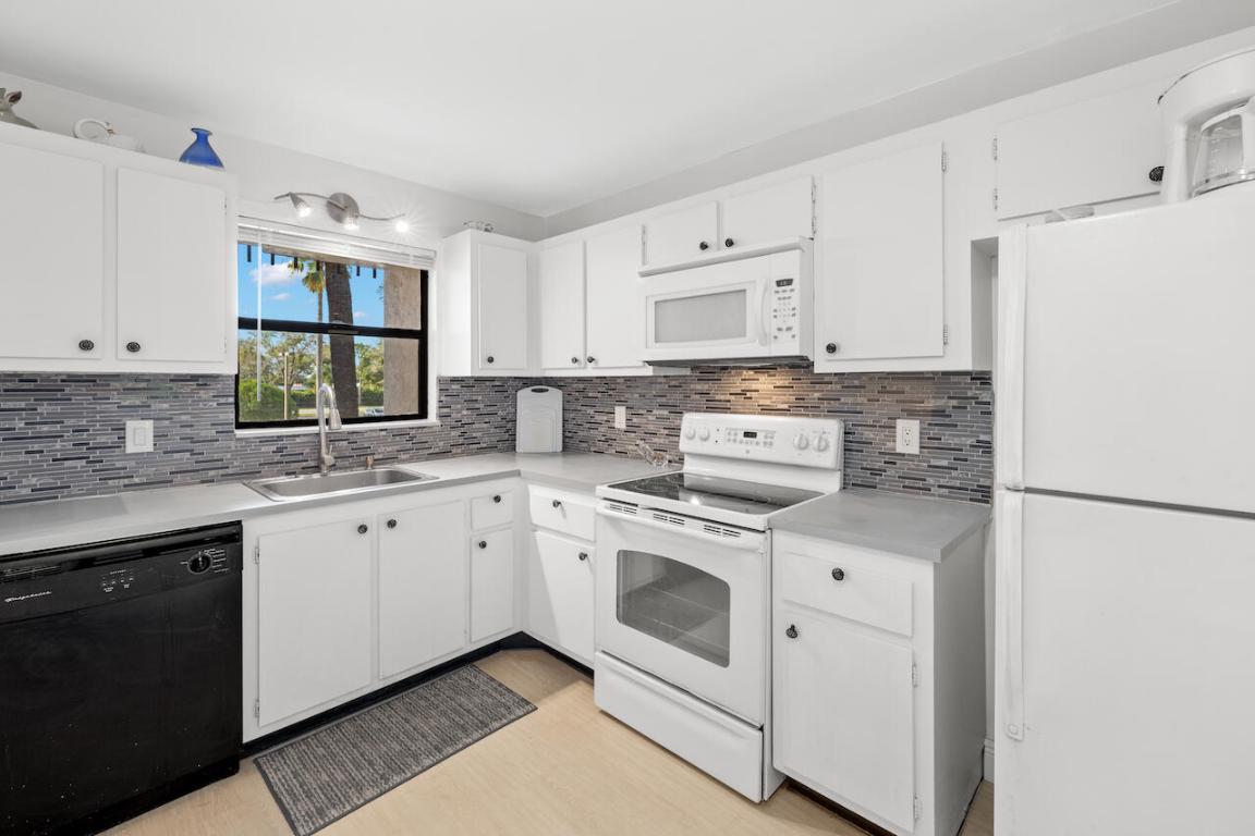 4700 Lucerne Lakes Boulevard W 204