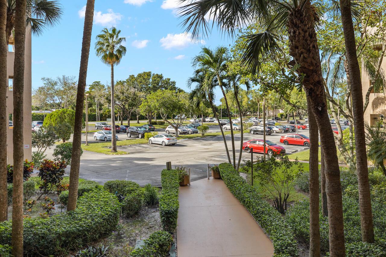 4700 Lucerne Lakes Boulevard W 204